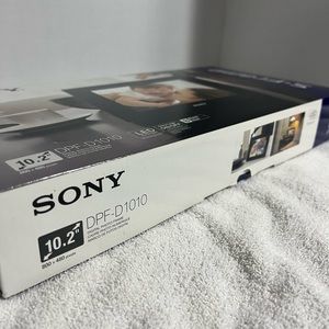 Sony S-Frame 7” Digital Photo Frame - New in Box